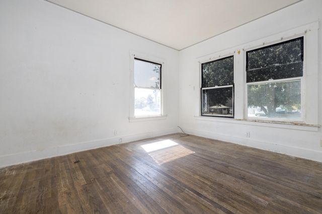 120 S G Street, Tulare, CA 93274