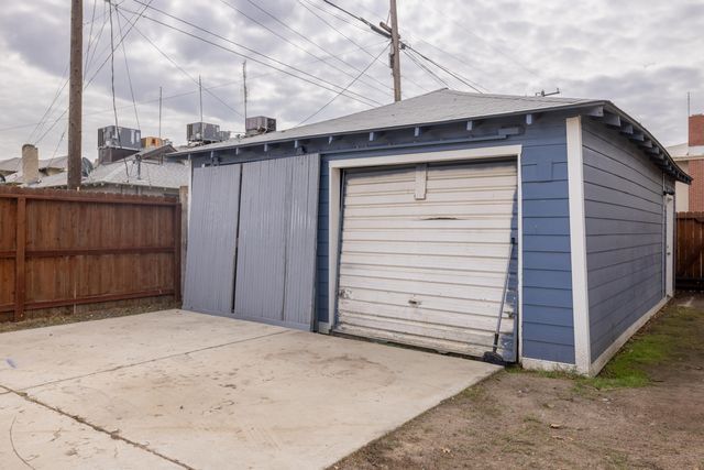 120 S G Street, Tulare, CA 93274