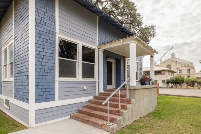 120 S G Street, Tulare, CA 93274