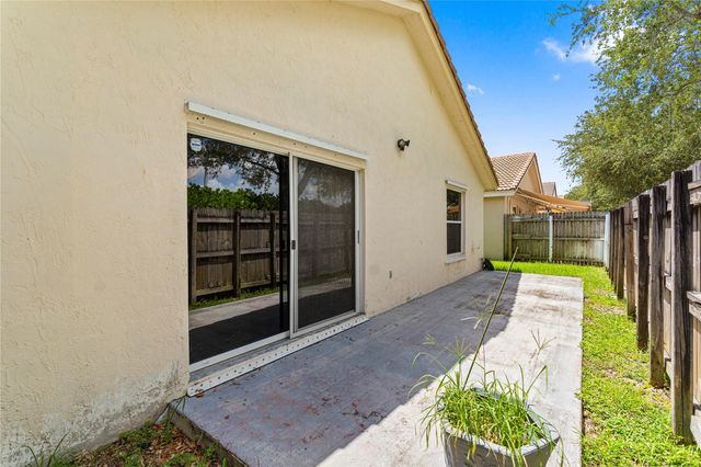 674 NW 183rd Way, Pembroke Pines, FL 33029