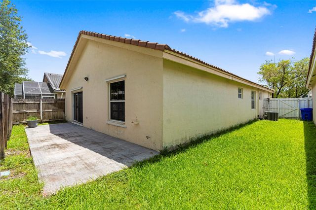 674 NW 183rd Way, Pembroke Pines, FL 33029