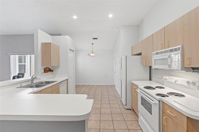 674 NW 183rd Way, Pembroke Pines, FL 33029