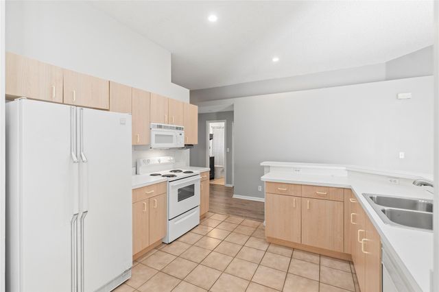 674 NW 183rd Way, Pembroke Pines, FL 33029