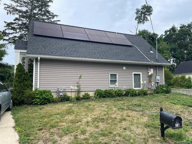 16 Oak Avenue, Riverhead, NY 11901