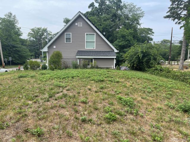 16 Oak Avenue, Riverhead, NY 11901
