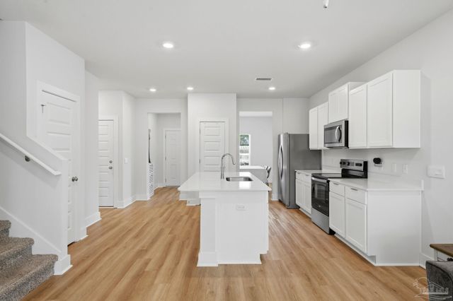 9808 Starling Dr, Pensacola, FL 32506