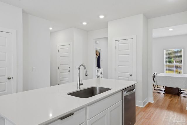 9808 Starling Dr, Pensacola, FL 32506