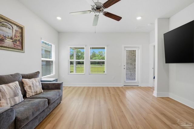 9808 Starling Dr, Pensacola, FL 32506
