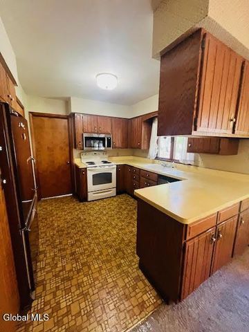 1012 John Alden Lane, Rotterdam, NY 12306