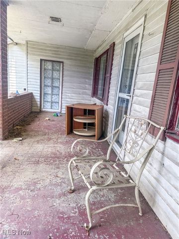 425 Straight Street, New Cumberland, WV 26047