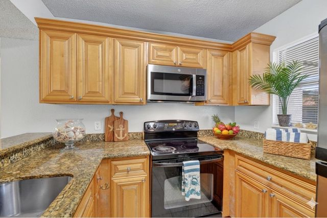 1701 Balfour Point Drive E, West Palm Beach, FL 33411