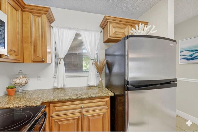 1701 Balfour Point Drive E, West Palm Beach, FL 33411