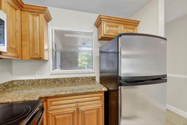 1701 Balfour Point Drive E, West Palm Beach, FL 33411