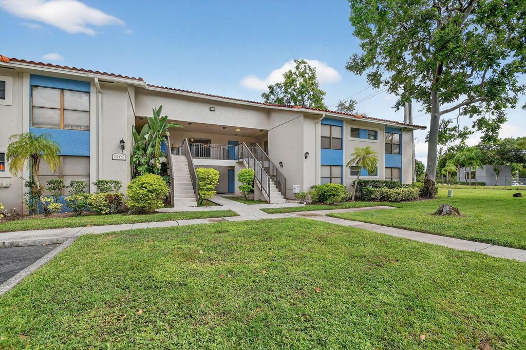 1701 Balfour Point Drive E, West Palm Beach, FL 33411