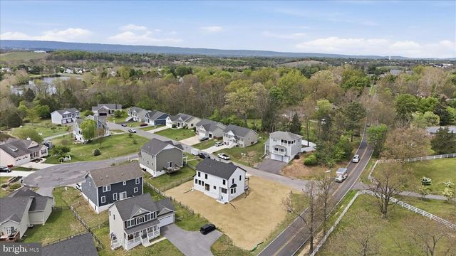 19 BOGEY DR, Martinsburg, WV 25405