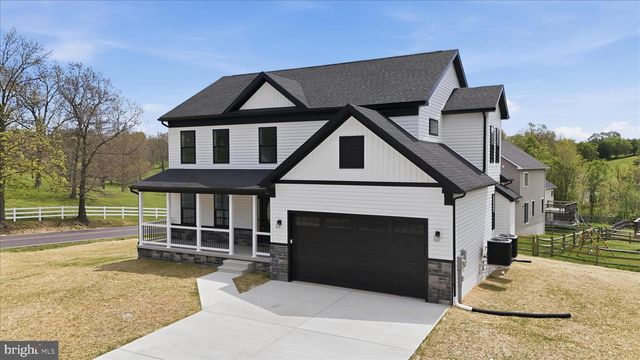 19 BOGEY DR, Martinsburg, WV 25405