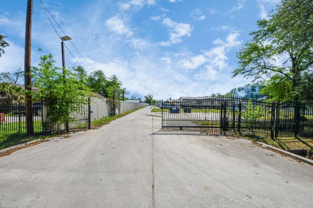 13518 Kaltenbrun Road, Houston, TX 77086