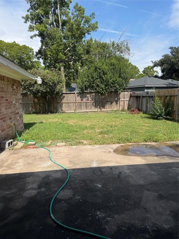 12860 Westleigh Drive, Houston, TX 77077