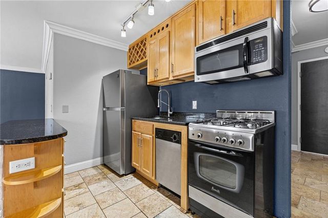 700 E 8th St Street 4E, Kansas City, MO 64106