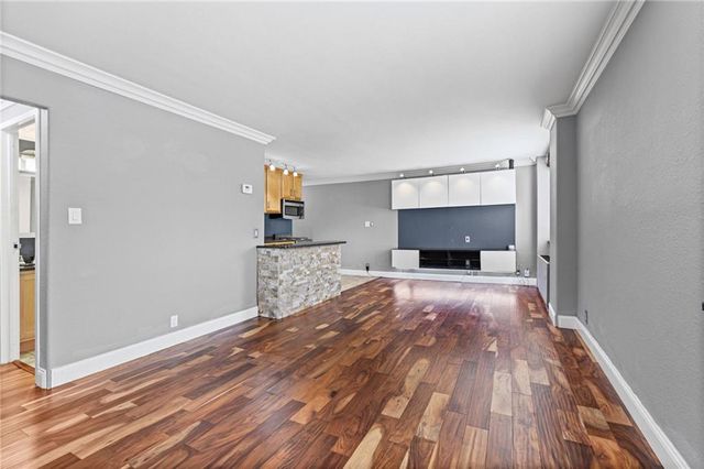 700 E 8th St Street 4E, Kansas City, MO 64106