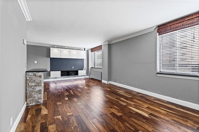 700 E 8th St Street 4E, Kansas City, MO 64106