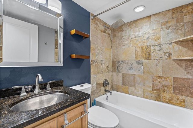 700 E 8th St Street 4E, Kansas City, MO 64106
