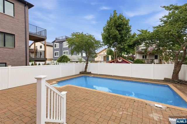 473 Oakdene Avenue, Cliffside Park, NJ 07010