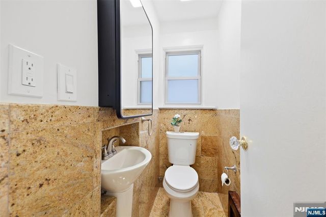 473 Oakdene Avenue, Cliffside Park, NJ 07010