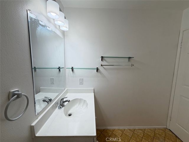 7802 SPEER Avenue C, Huntington Beach, CA 92647