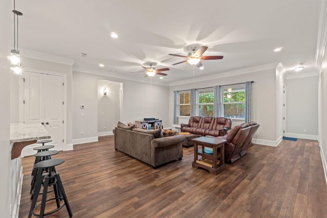 4 Plantation Oaks Drive, Mary Esther, FL 32569