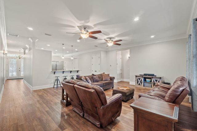 4 Plantation Oaks Drive, Mary Esther, FL 32569