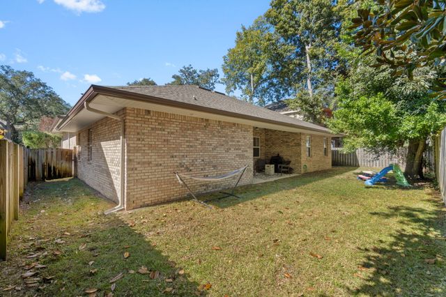 4 Plantation Oaks Drive, Mary Esther, FL 32569