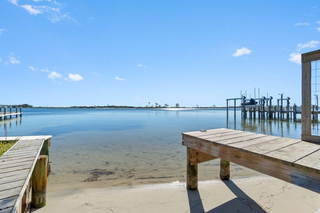 4 Plantation Oaks Drive, Mary Esther, FL 32569