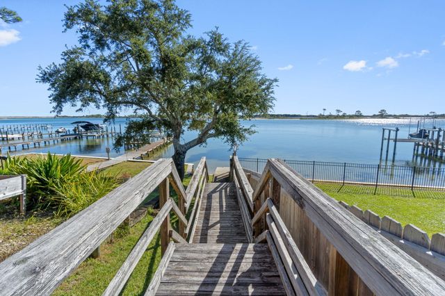 4 Plantation Oaks Drive, Mary Esther, FL 32569