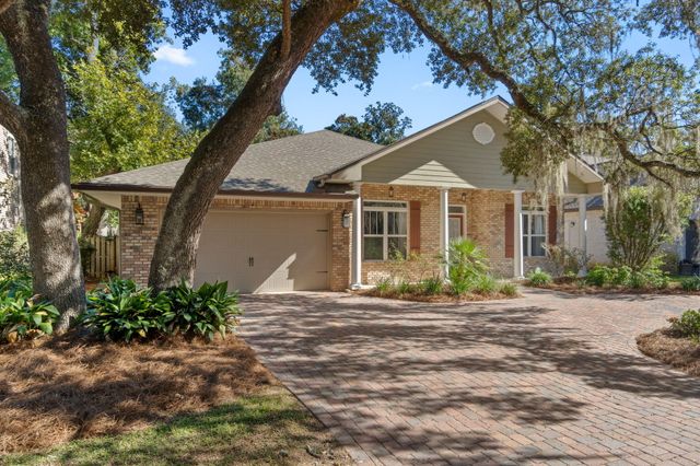 4 Plantation Oaks Drive, Mary Esther, FL 32569