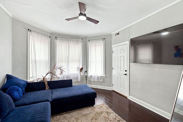 4833 W GLADYS Avenue, Chicago, IL 60644