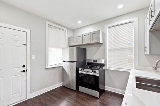 4833 W GLADYS Avenue, Chicago, IL 60644