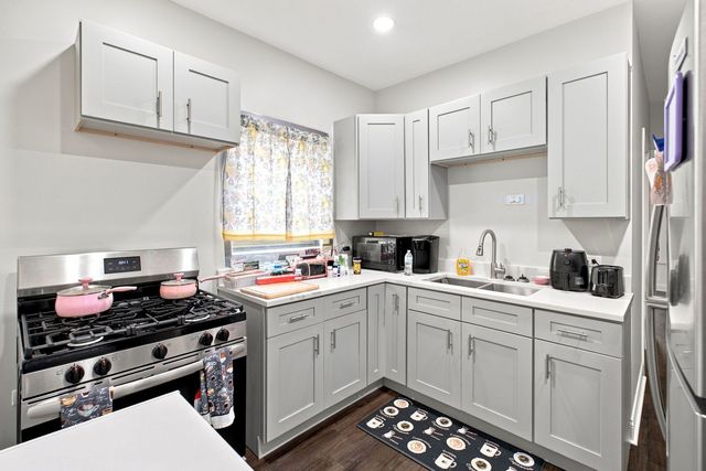 4833 W GLADYS Avenue, Chicago, IL 60644
