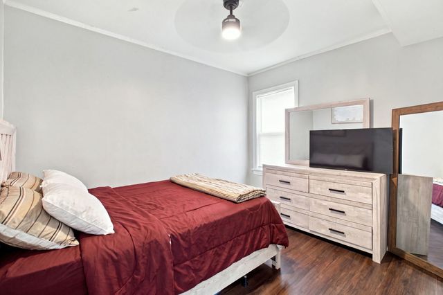 4833 W GLADYS Avenue, Chicago, IL 60644