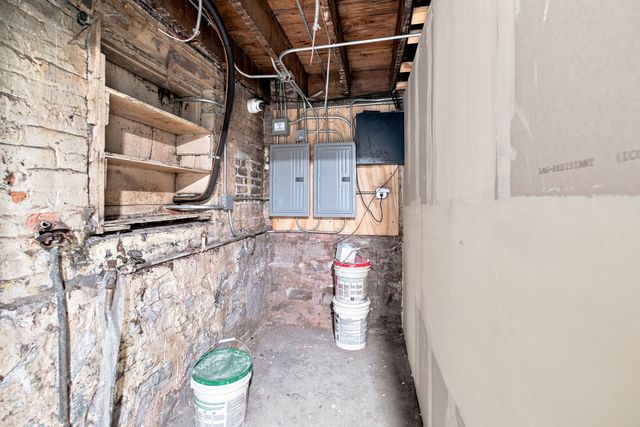4833 W GLADYS Avenue, Chicago, IL 60644