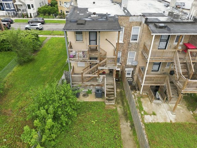 4833 W GLADYS Avenue, Chicago, IL 60644