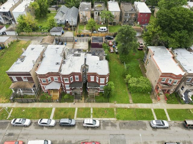 4833 W GLADYS Avenue, Chicago, IL 60644