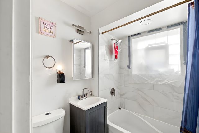 4833 W GLADYS Avenue, Chicago, IL 60644