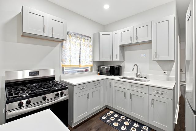 4833 W GLADYS Avenue, Chicago, IL 60644