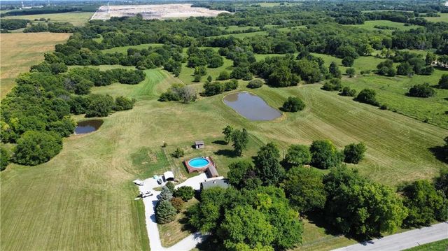 12703 N Robinhood Lane, Kansas City, MO 64164