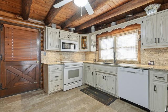 12703 N Robinhood Lane, Kansas City, MO 64164