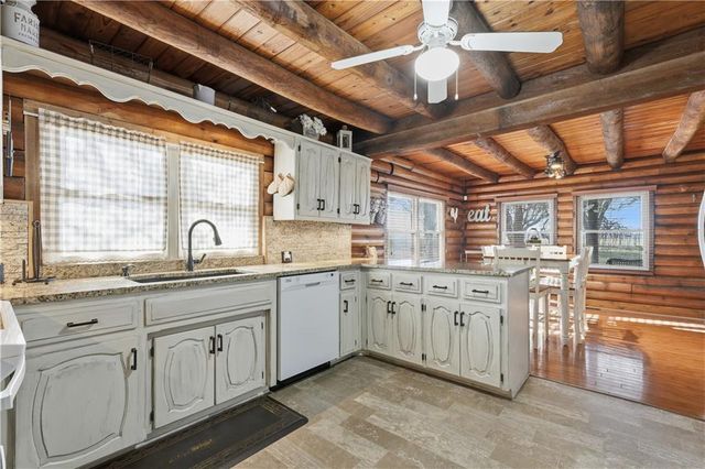 12703 N Robinhood Lane, Kansas City, MO 64164