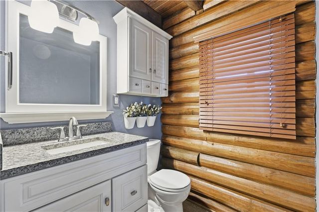 12703 N Robinhood Lane, Kansas City, MO 64164