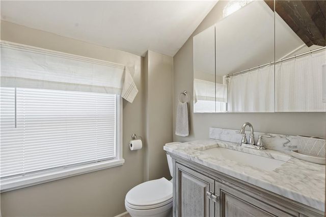 12703 N Robinhood Lane, Kansas City, MO 64164