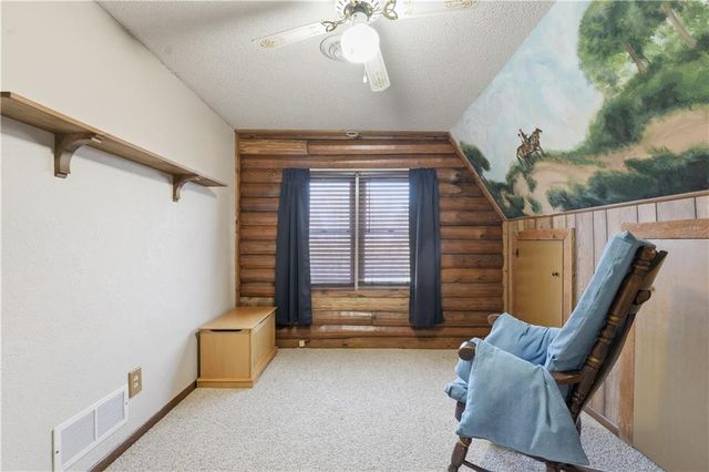 12703 N Robinhood Lane, Kansas City, MO 64164